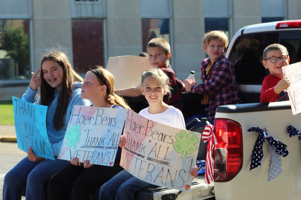 Haer Bears 4-H Club float and members holding signs.